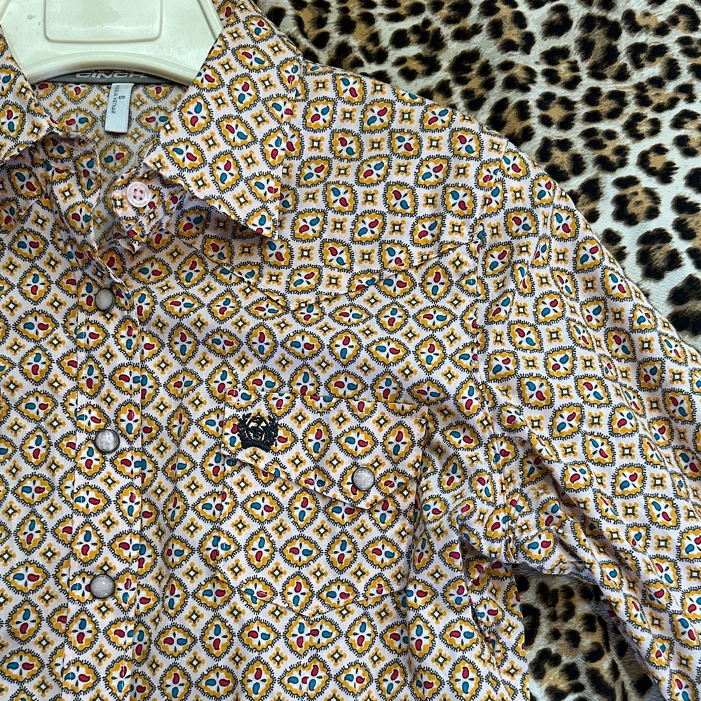Cinch Women's Geometric Button Down Shirt - soft pink salmon with red and blue - Picture 3 of 6